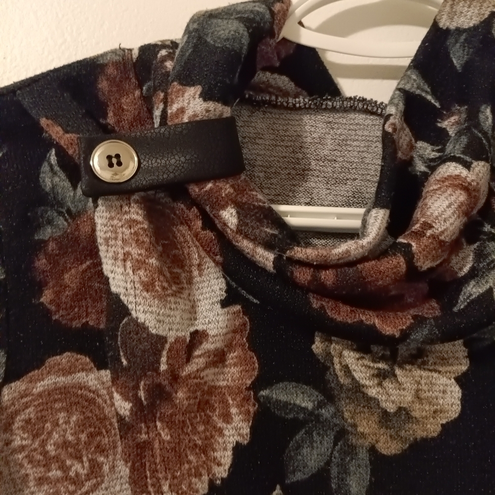 2 For 25$ Black Floral Women's 3/4 Sleeve Blouse with Studded Details - Picture 4 of 4